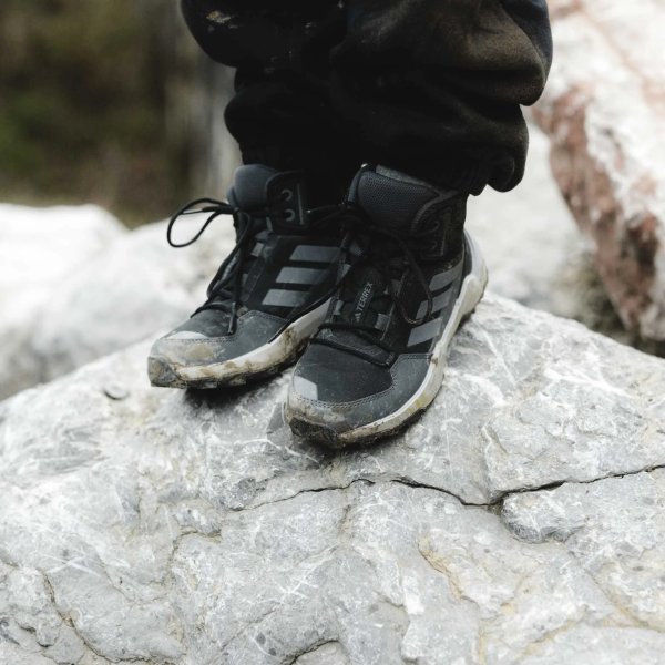 Dětské kotníkové boty adidas TERREX AX4R MID K - foto 20