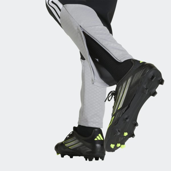 Dětské tepláky adidas TIRO26C PNTY - foto 4